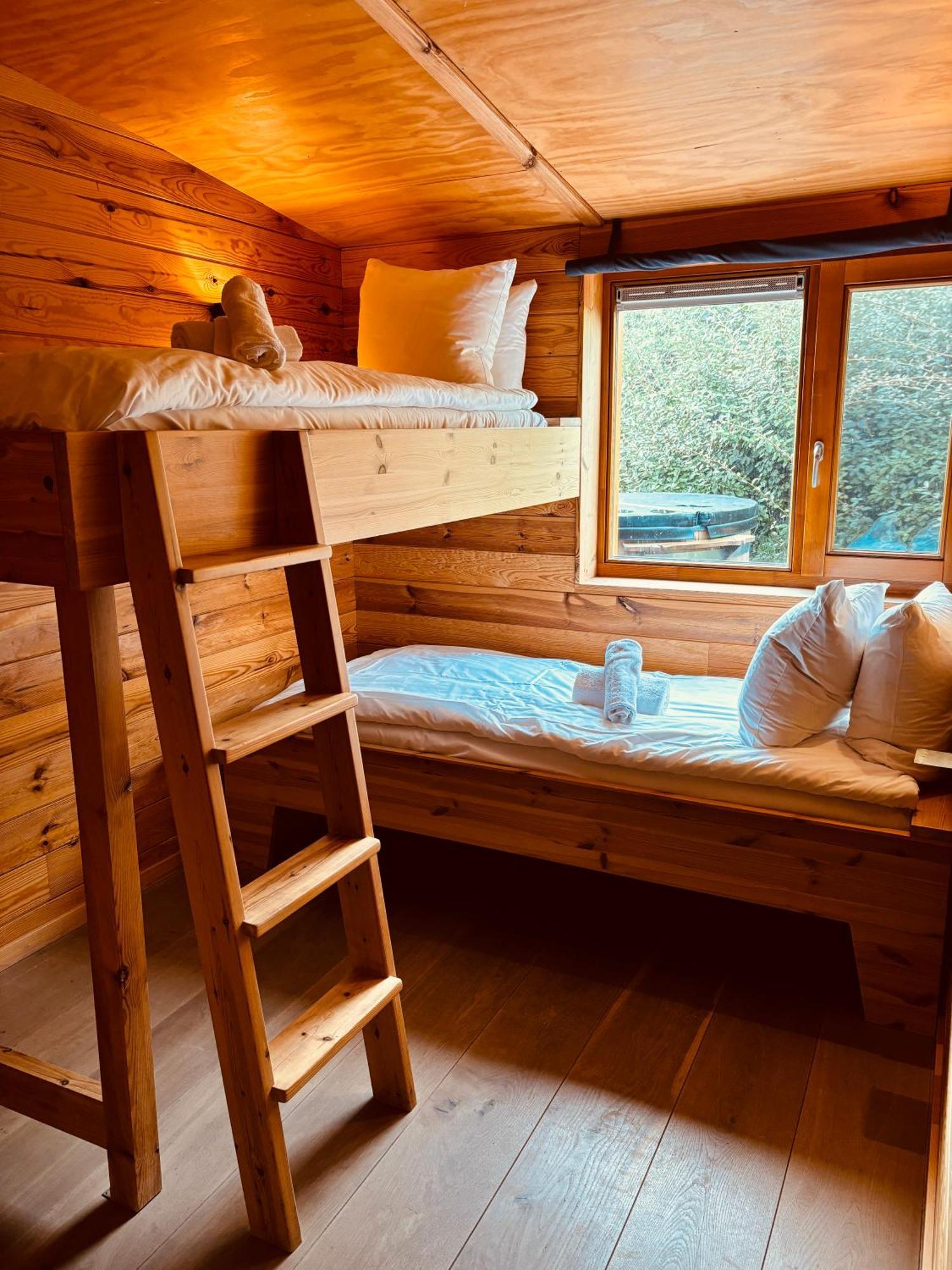 Basecamp Amsterdam Ξενοδοχείο Εξωτερικό φωτογραφία